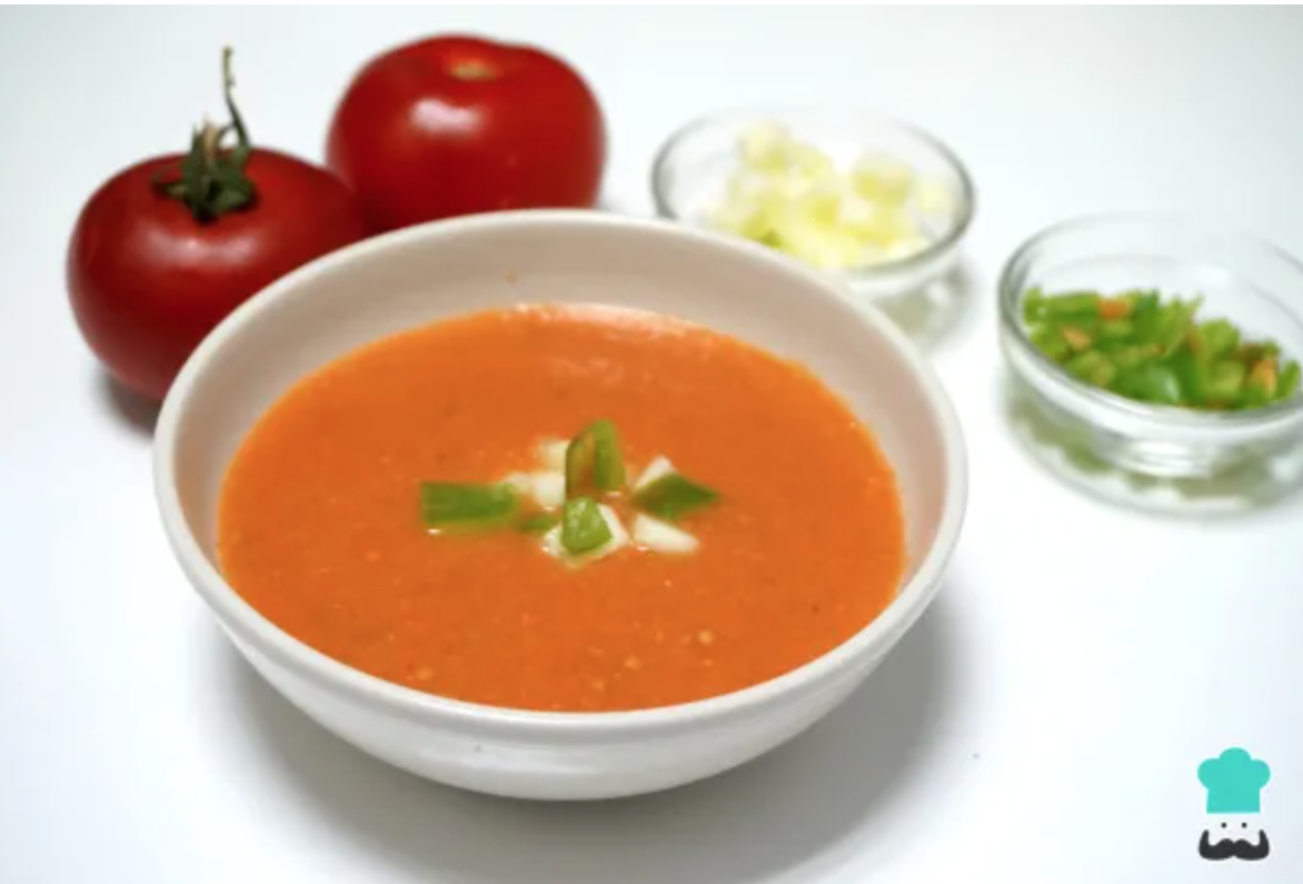 ensalada de pepino y rábano con tortilla de gambas y gazpacho andaluz